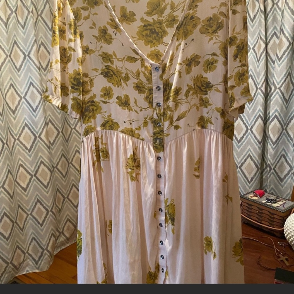Stunning FREE PEOPLE sz xs can fit up to medium 🔥